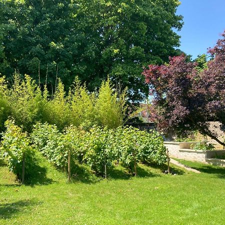 Pierres Et Jardins Bed & Breakfast Senlis  Exterior photo